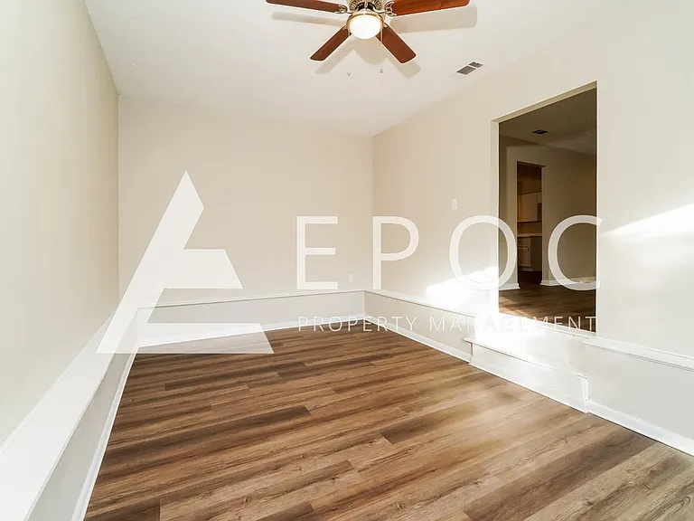 504 Meggs St — Photo 5