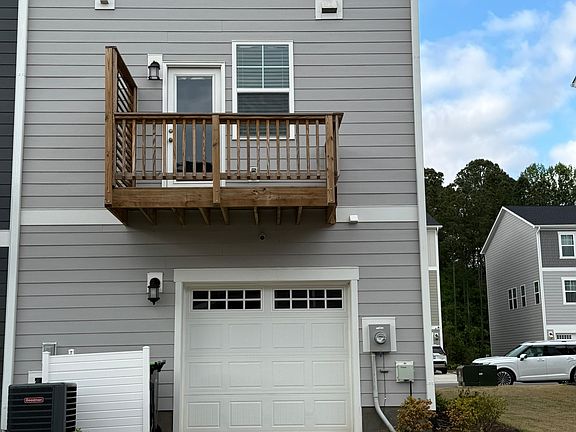 4th image of 409 Deercroft Dr #1