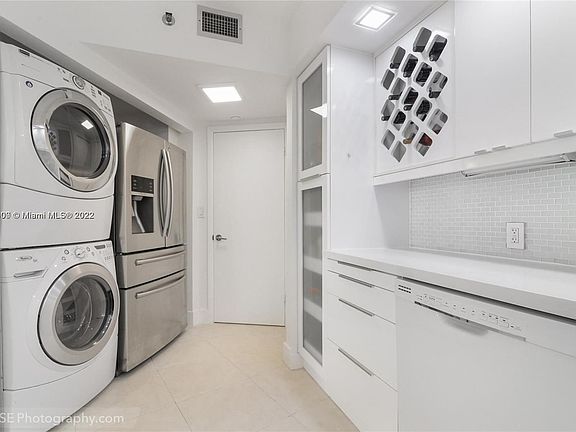 5th image of 20281 E Country Club Dr APT 2105
