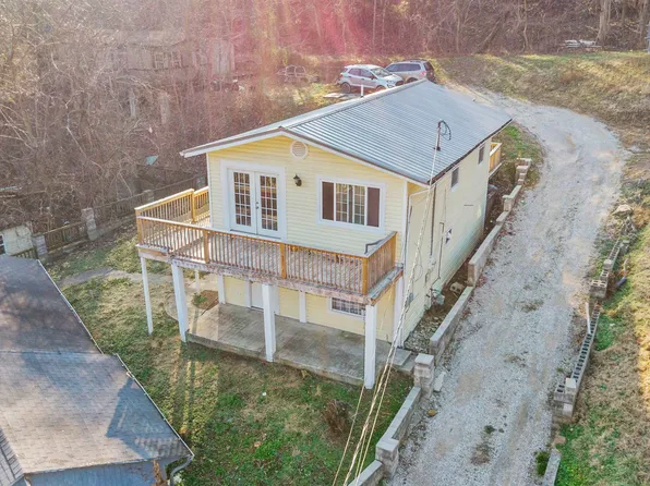 3302-3304 Springhaven St, Catlettsburg, KY 41129