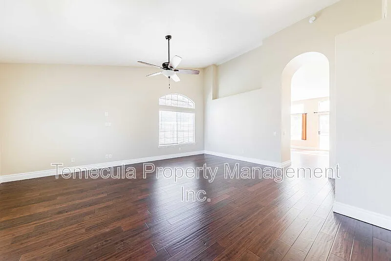 3 bed, 2.0 bath, 1664 sqft, $3,495 — Photo 3