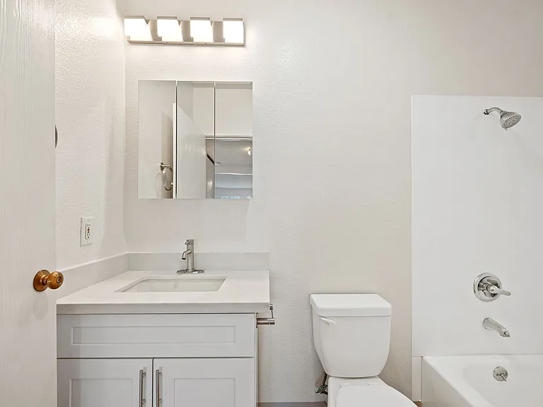 Pine Street Apartments — Photo 22