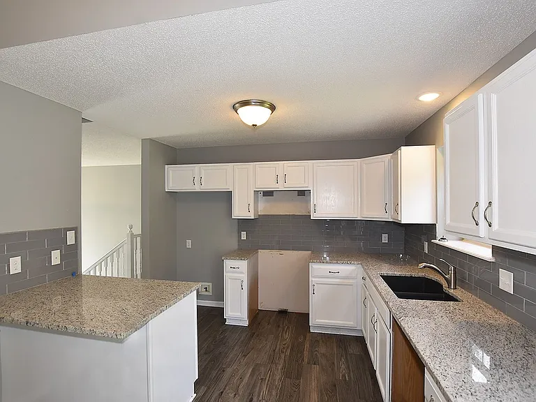 13650 Hunter Dr — Photo 25