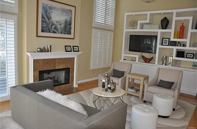 3 bed, 2.5 bath, 2245 sqft, $6,000 — Photo 2
