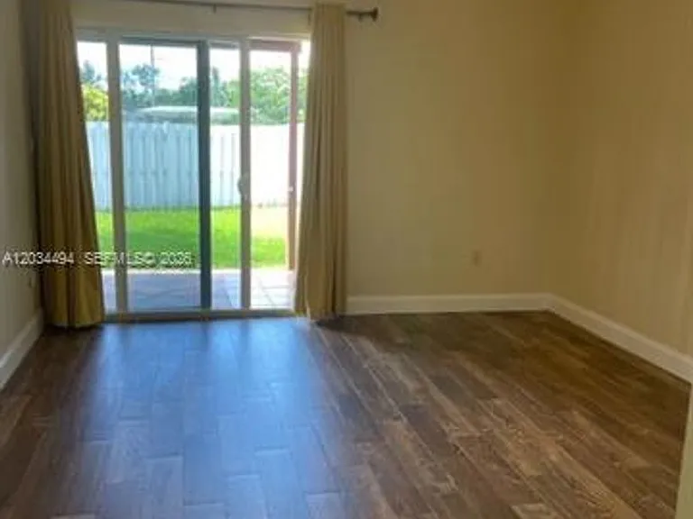 11160 SW 11th Pl — Photo 13
