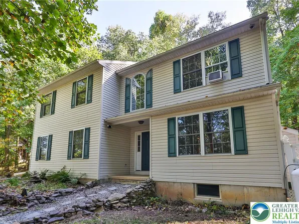 1434 Moravia St, Fountain Hill, PA 18015
