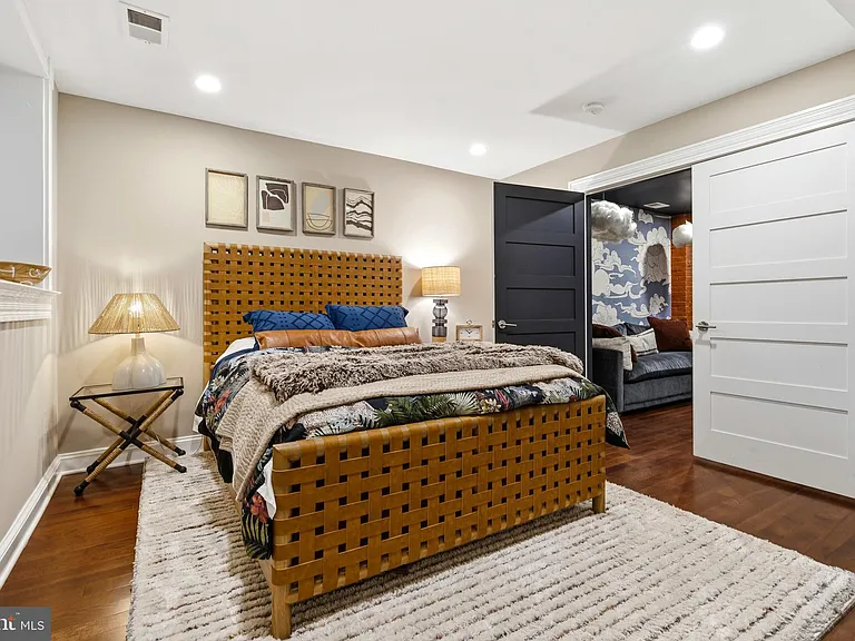 2121 R St NW — Photo 42