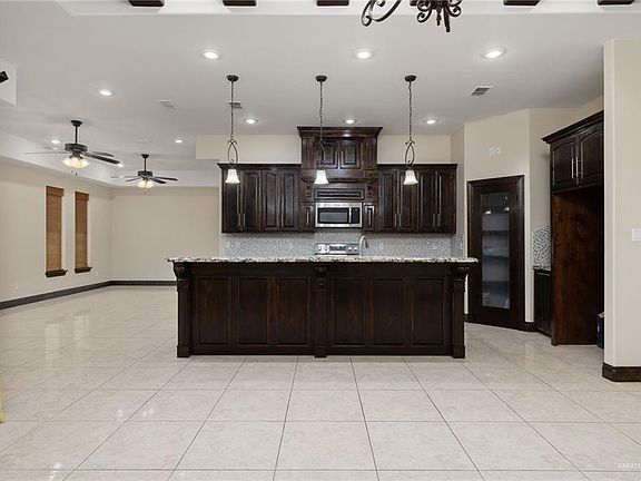 2nd image of 1327 Royal Palm St