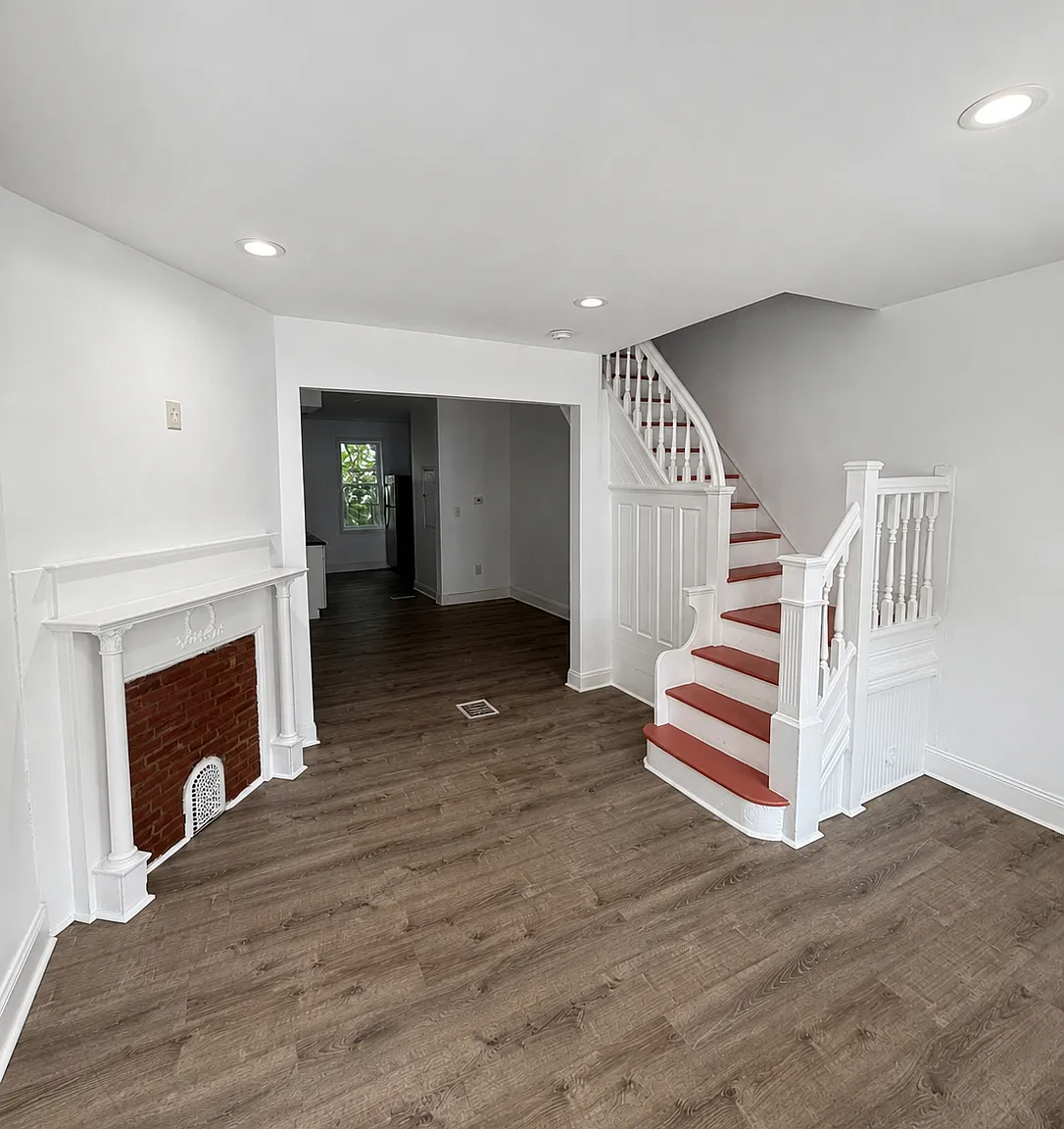 3 bed, 1103 sqft, $1,595 — Photo 1