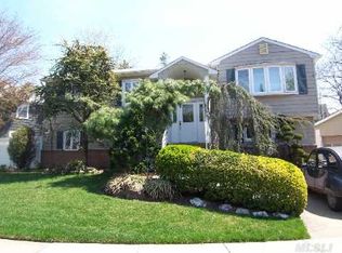 346 Newton St, Westbury, NY 11590