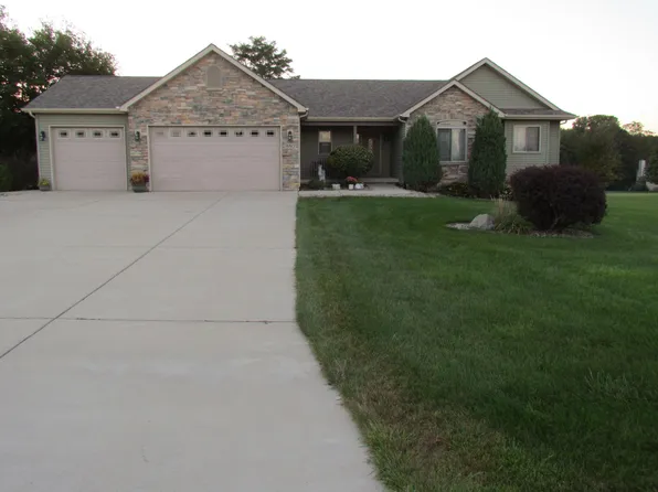 880 Whitestone Dr, Valparaiso, IN 46385