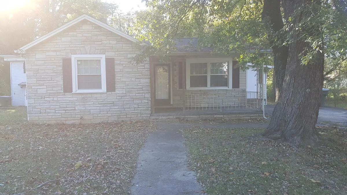 3 bed, 1224 sqft, $1,100 — Photo 2