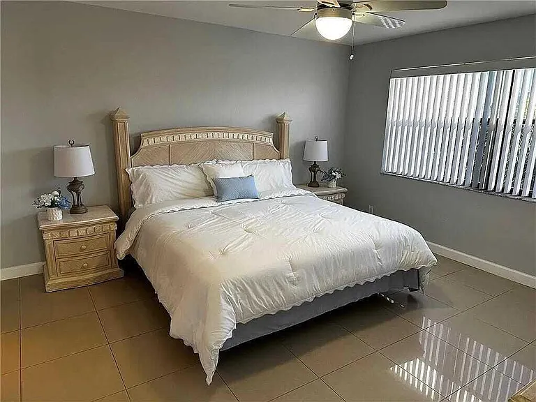 105 S Riverside Dr #303 — Photo 29