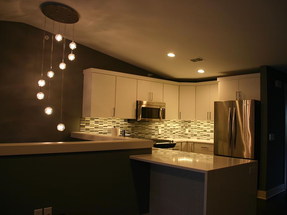 1st image of 2036 Celadon Dr NE