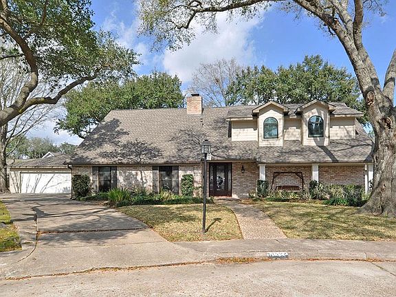 2nd image of 10222 Meadow Lake Ln