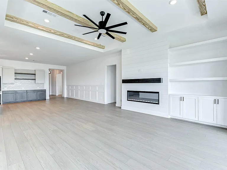 1322 Village Fls — Photo 15