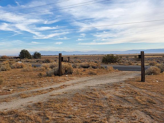 2nd image of 8847 W Rosamond Blvd