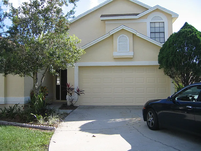 1042 Manigan Ave — Photo 2