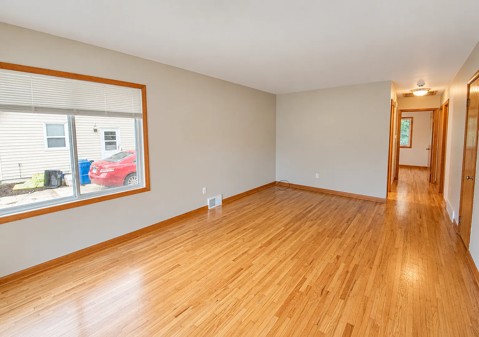 Bright & Charming 3-Bedroom Elton Hills Rambler — Photo 4