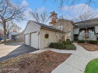 260 Timber Ridge Ln APT C, Lake Barrington, IL 60010