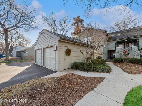 260 Timber Ridge Ln APT C, Lake Barrington, IL 60010