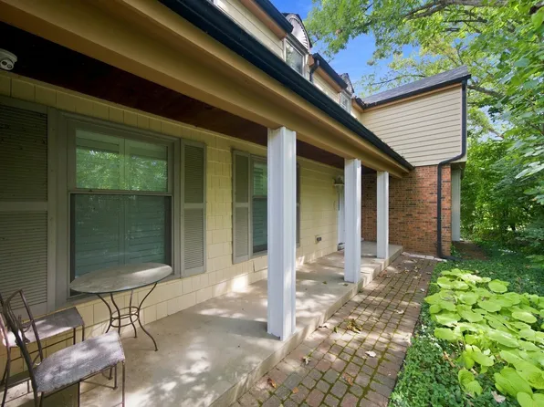 11 Old Timber Ln, Palos Park, IL 60464