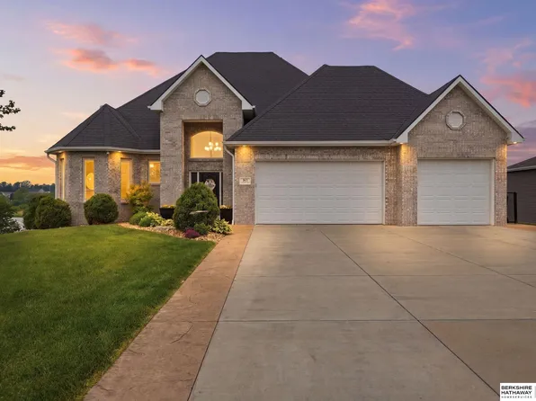 745 Linden Dr, Palmyra, NE 68418