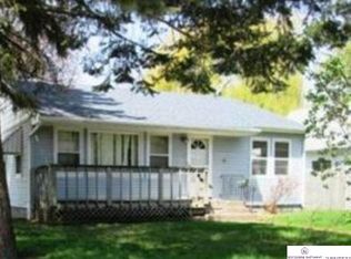 2334 Dunham St, Clinton, IA 52732