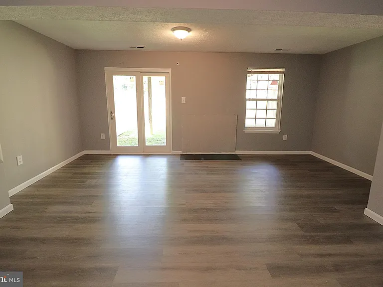 18365 Honeylocust Cir — Photo 23