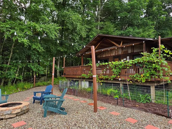 586 Lake Shore Lane, Narrowsburg, NY 12764