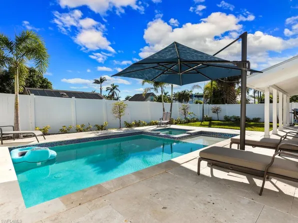 784 11th St N, Naples, FL 34102