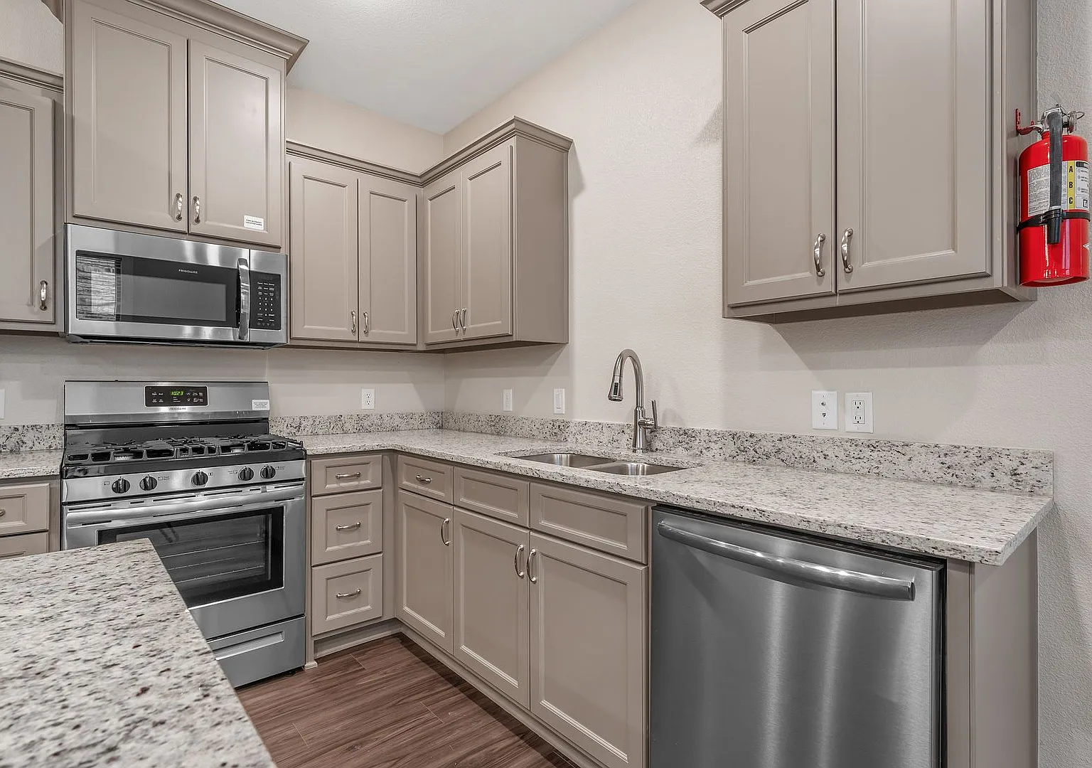 Omen Hill Villas- CATCH OUR SUMMER SPECIAL! — Photo 4