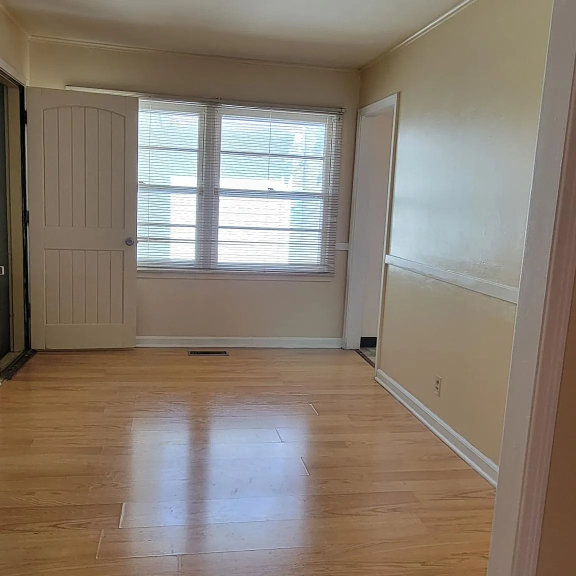 3 bed, 1300 sqft, $1,100 — Photo 3