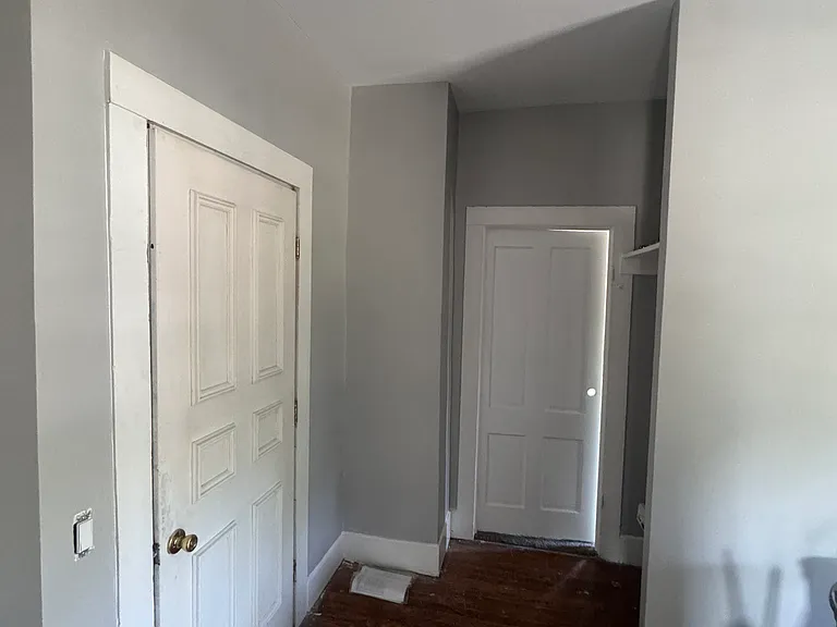 900 N Porter St #4 — Photo 6