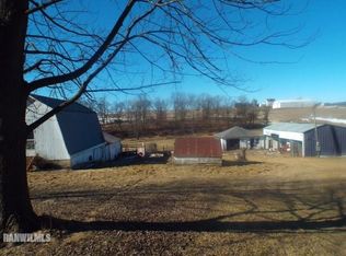 8543 E Twin Bridges Rd, Warren, IL 61087