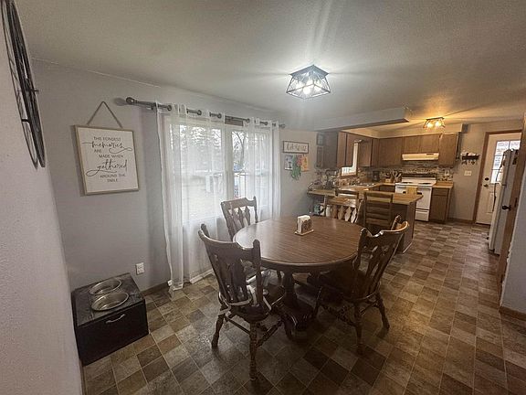 5th image of 560 East Elm Street