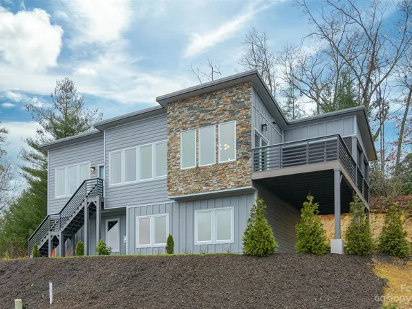 33 N Course Dr, Etowah, NC 28729