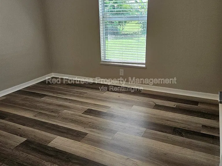 1138 NW 15th Ter — Photo 3