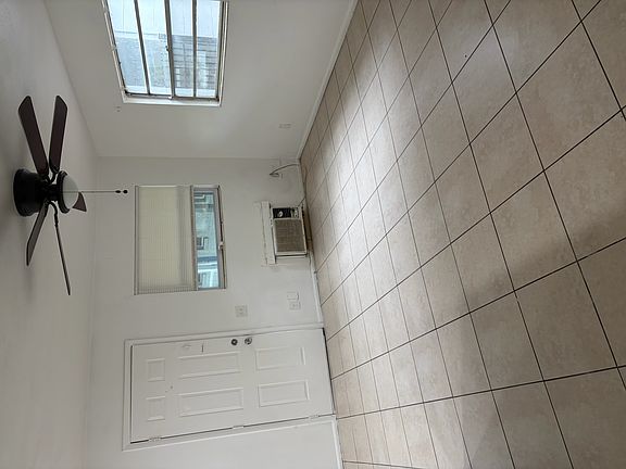 4th image of 1040 Bert Rd APT 5