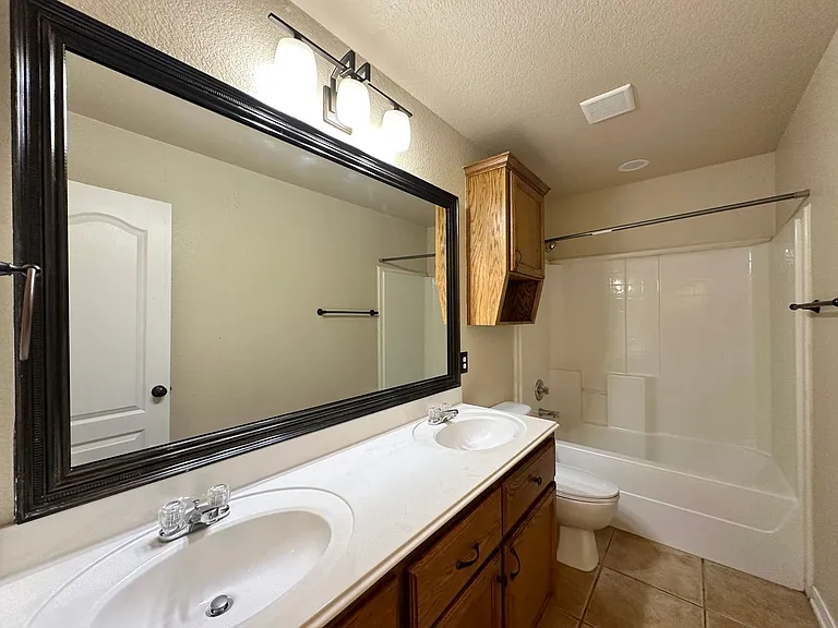 2601 Lavender Ln — Photo 36