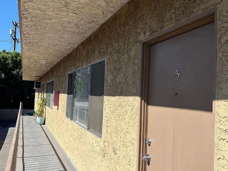 14109 Delano St #5 — Photo 14