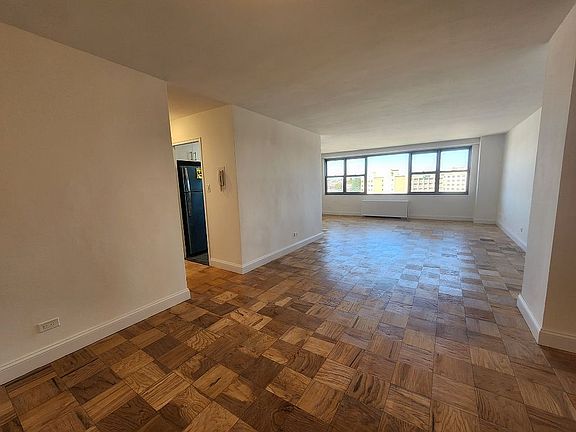4th image of 6120 Grand Central Pkwy APT B1004