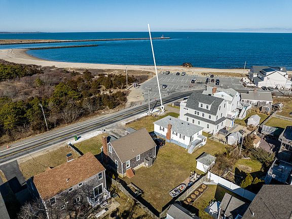 4th image of 90 Town Neck Road