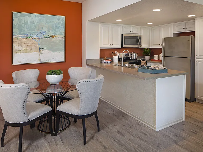 Aliso Town Center Apartment Homes — Photo 8