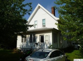 233 N 1st St, Carthage, IL 62321