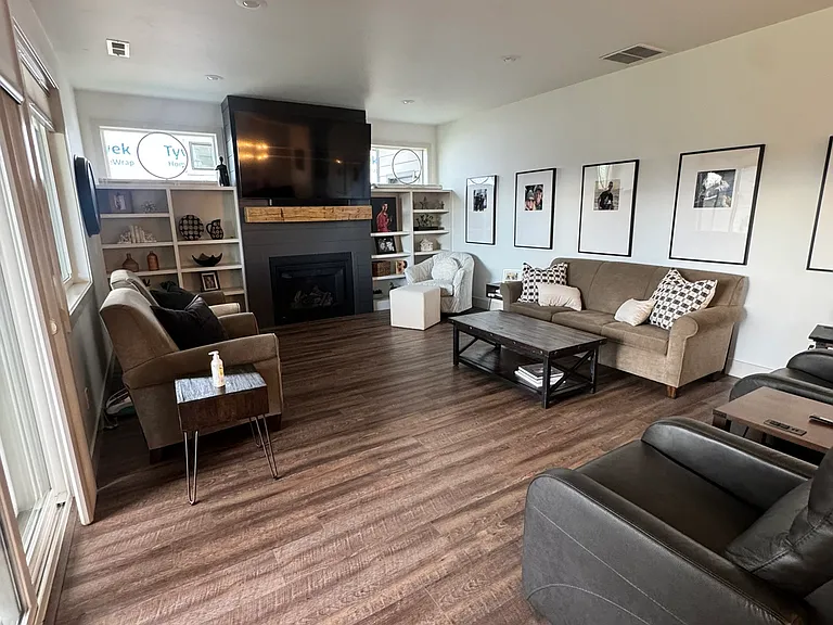 5340 Amherst Dr — Photo 12