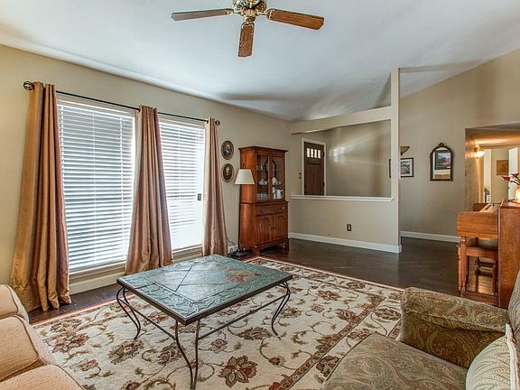 4th image of 4300 Windsor Dr