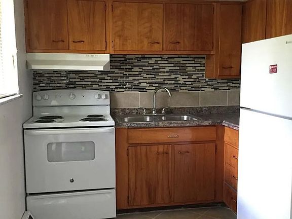3rd image of 1330 W Hillcrest Ave #5