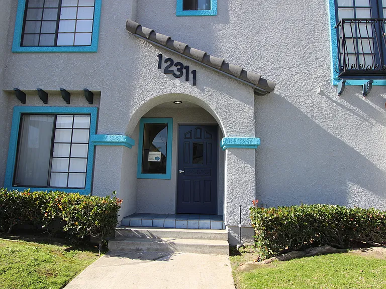 12303 Grevillea Ave — Photo 4
