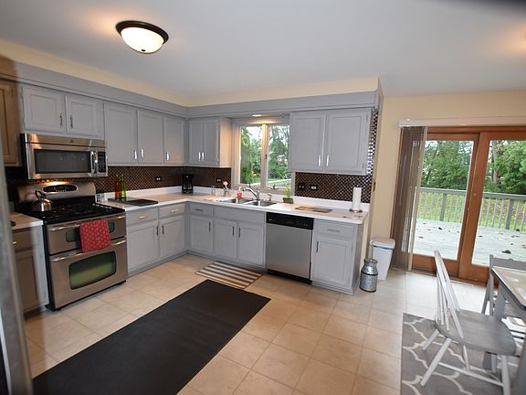 4th image of 1116 Oxford Ln